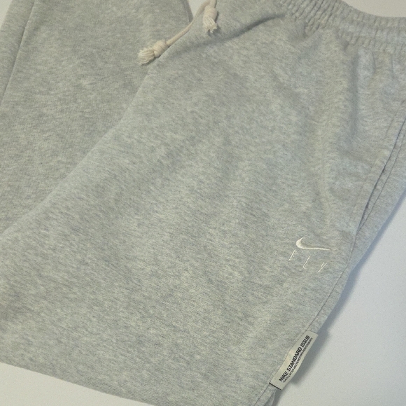 Nike Light Gray Joggers - Picture 1 of 8